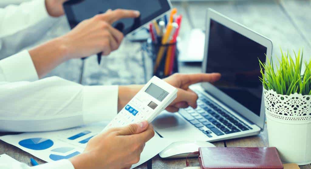 QERA ERP ile e-Fatura ve e-Defter geçiş süreci yönetimi ve dijital muhasebe görseli